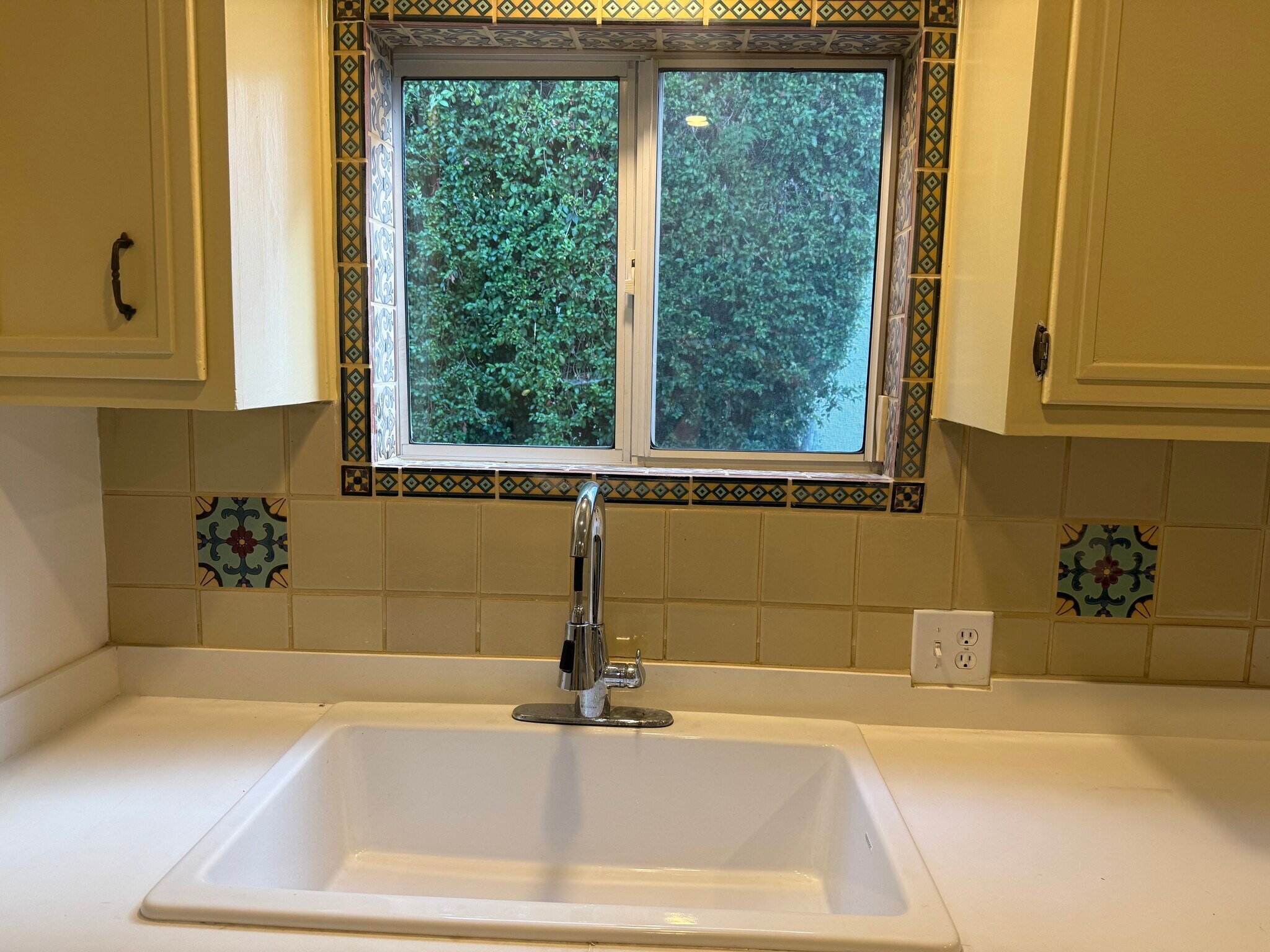 Building Photo - 1234 Keniston Ave