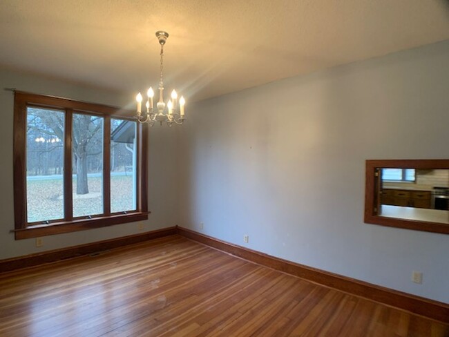 Building Photo - 3 BR/2 BA Single-Family Home With Lake Min...