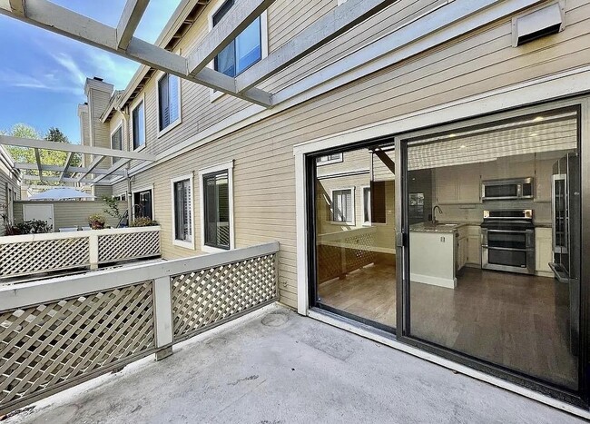 Building Photo - 959 La Mesa Terrace