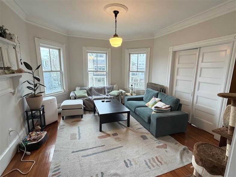 Building Photo - 13 Linden Ave