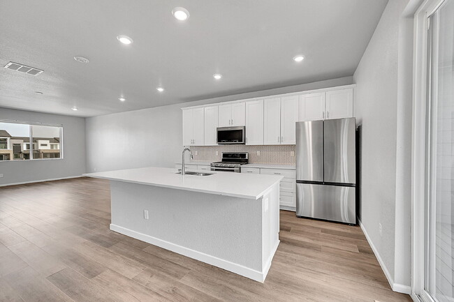 Building Photo - $3,195, 3 bed, 3.1 bath, located in Broomf...