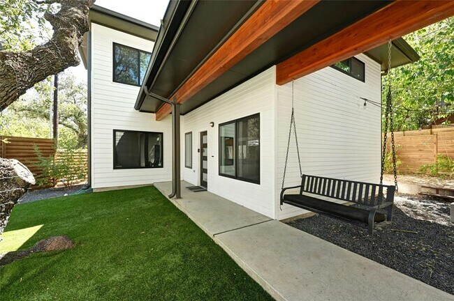 Building Photo - 407 S Park Dr