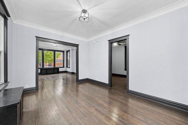 Building Photo - 6423 S Maplewood Ave