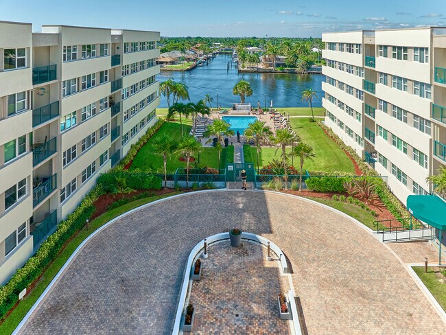 Building Photo - 1238 Hillsboro Mile