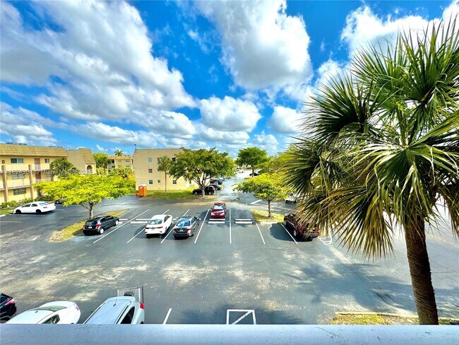 Building Photo - 8305 Sunrise Lakes Blvd