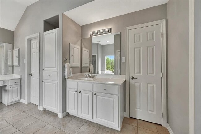 Building Photo - 12430 Timber Hollow