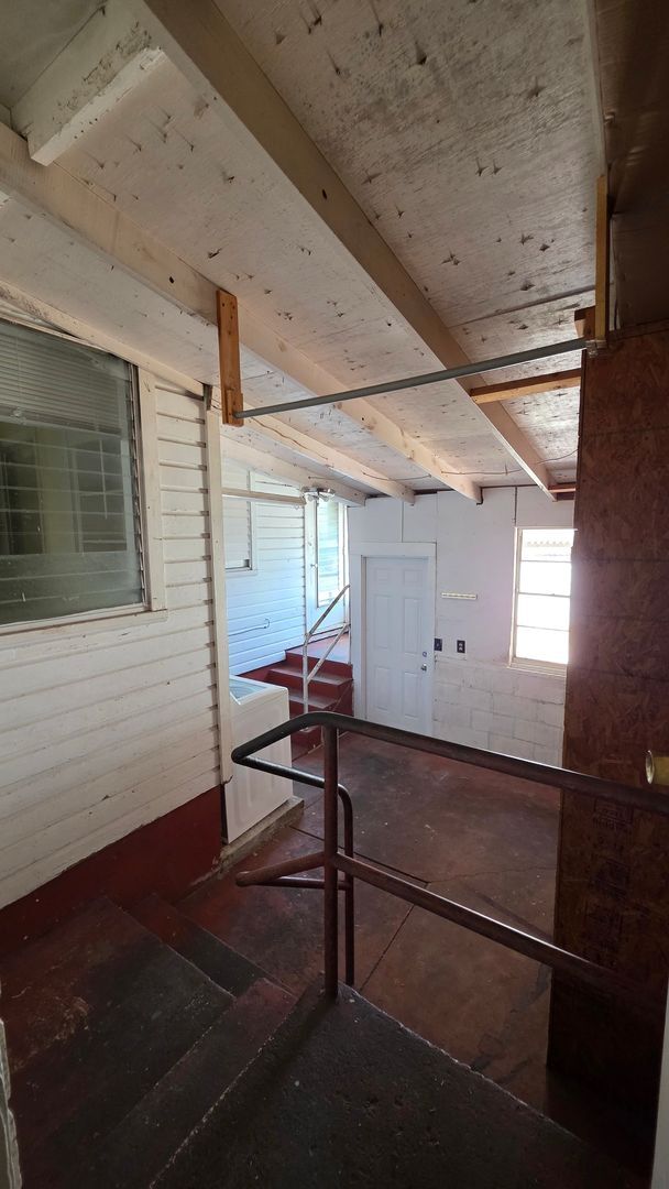 Building Photo - 4 Bedroom 2 Bath Single Family Home w/ 2 Bonus Rooms