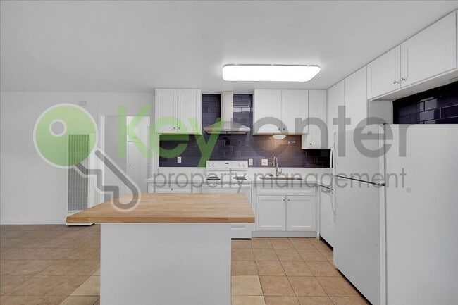 Building Photo - 6705 Greenback Ln