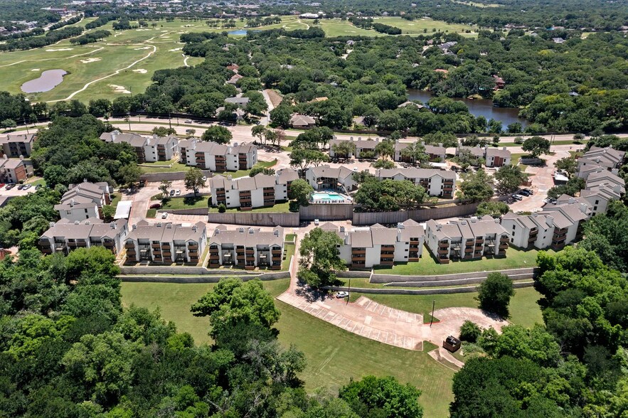 Building Photo - 711 Brentford Pl