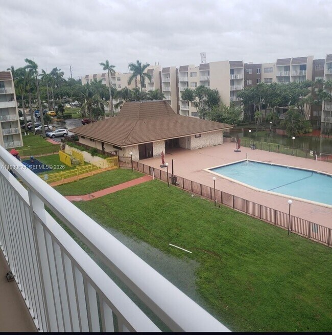 Building Photo - 6960 Miami Gardens Dr