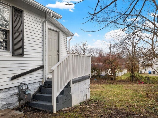 Building Photo - 206 Chaplin Ave