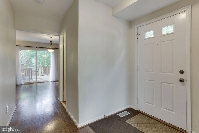 Building Photo - 2937 Village Spring Ln