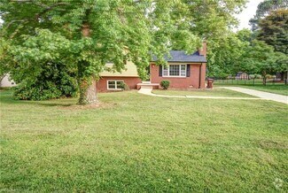 Building Photo - 318 Collinwood Dr