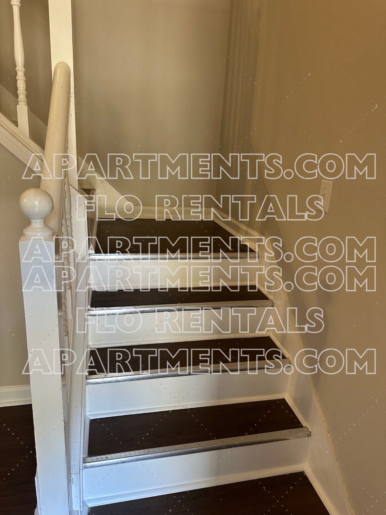 Building Photo - 6849 S Lakewood Ter