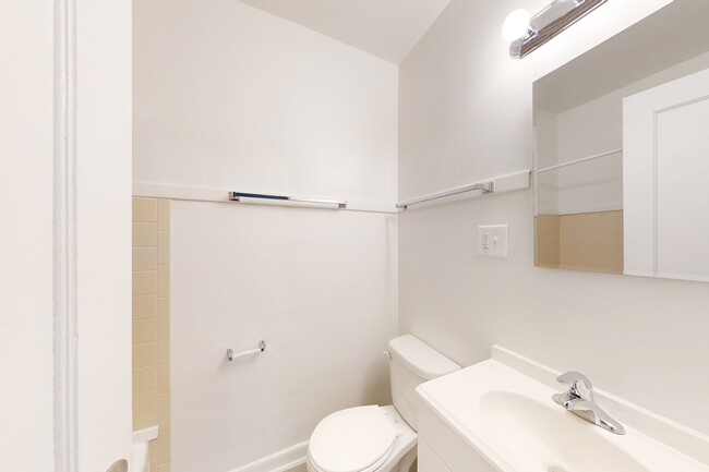 Bathroom - 5528-5532 S. Everett Avenue