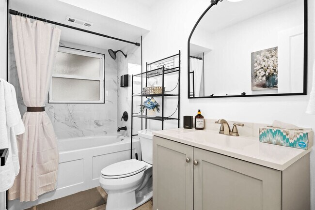 Building Photo - 1311 Cypress Ave