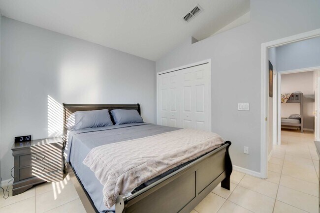 Building Photo - 532 Viola Dr