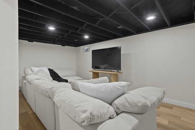 Building Photo - 111 Rosslyn Ave