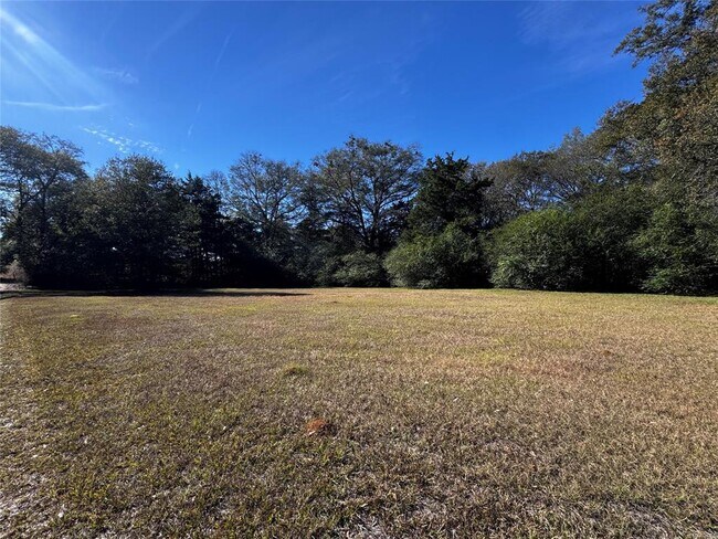 Building Photo - 1560 W County Rd