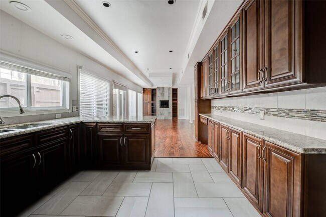 Building Photo - 201 Vanderpool Ln