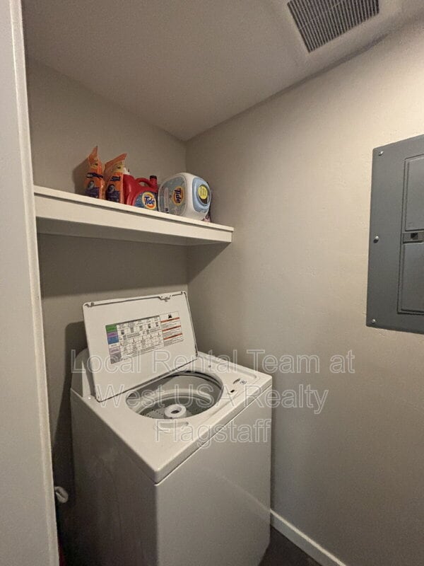 Building Photo - 522 S Fountaine St