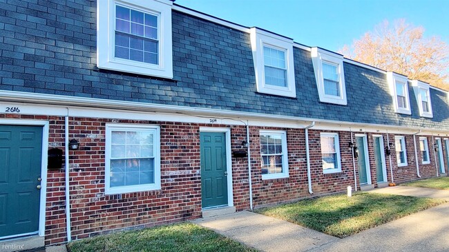 Primary Photo - 2 br, 1 bath Townhome - 2614 Wayside Dr