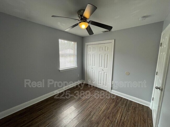 Building Photo - 5500 Dianna Dr