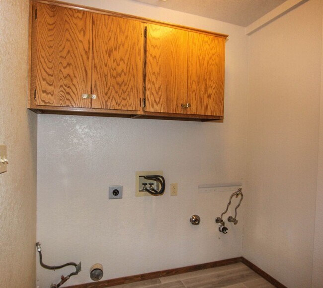 Building Photo - Williamson Valley Home with 3 Car Garage