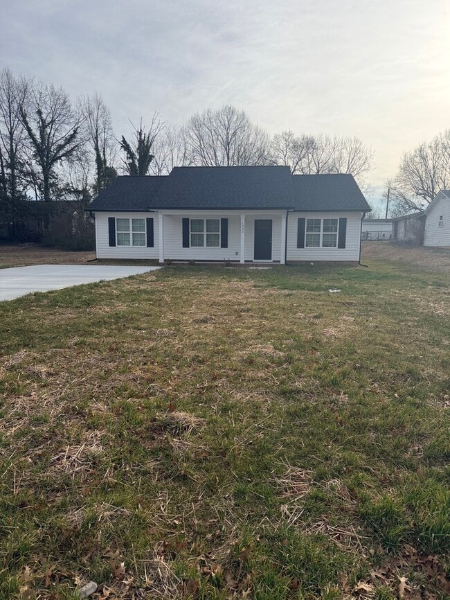 Building Photo - 1002 Grace Ave