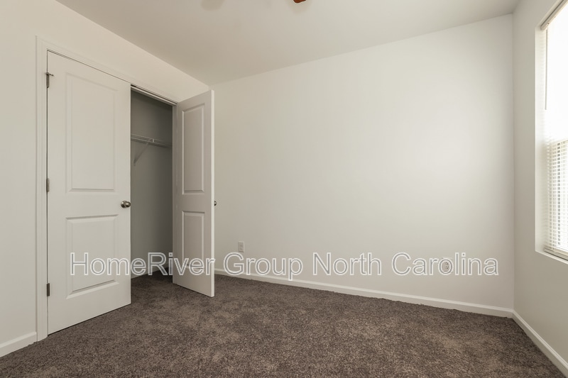 Building Photo - 828 Graylyn Dr