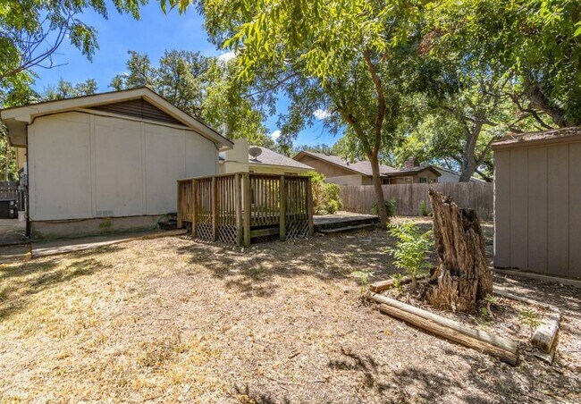 Building Photo - 10200 Missel Thrush Dr