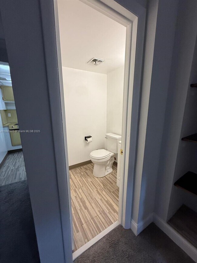 Building Photo - 7825 NE Bayshore Ct