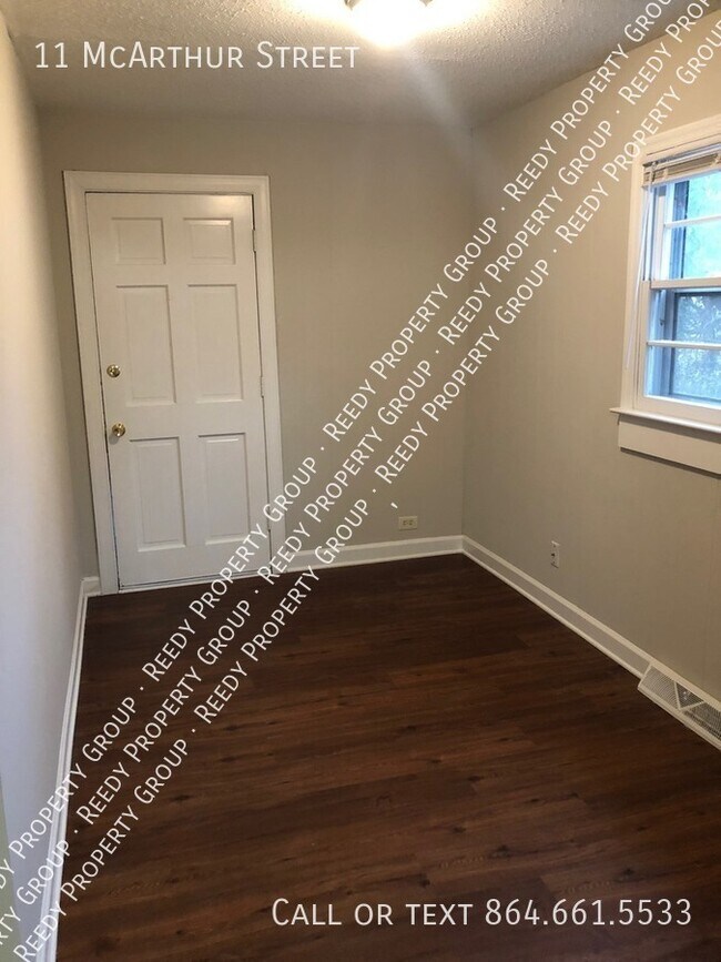 Building Photo - 11 McArthur St