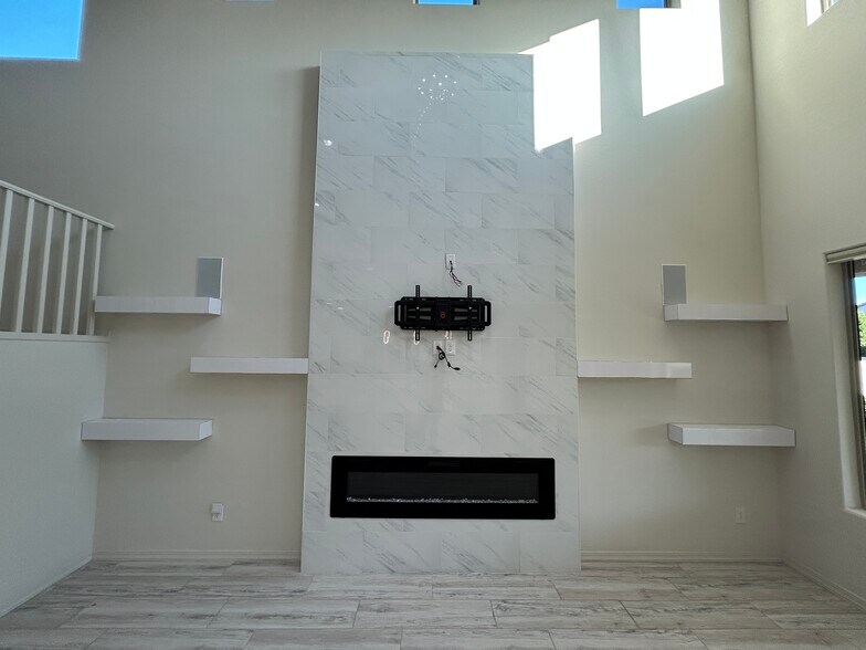 Building Photo - 8909 W Missouri Ave