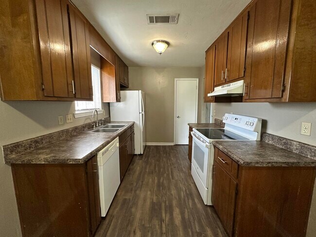 Building Photo - 1411 Lazy Brook