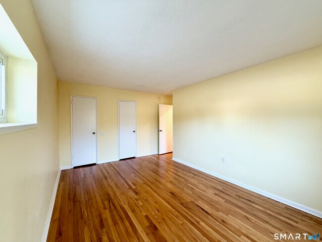 Building Photo - 570 Whitney Ave