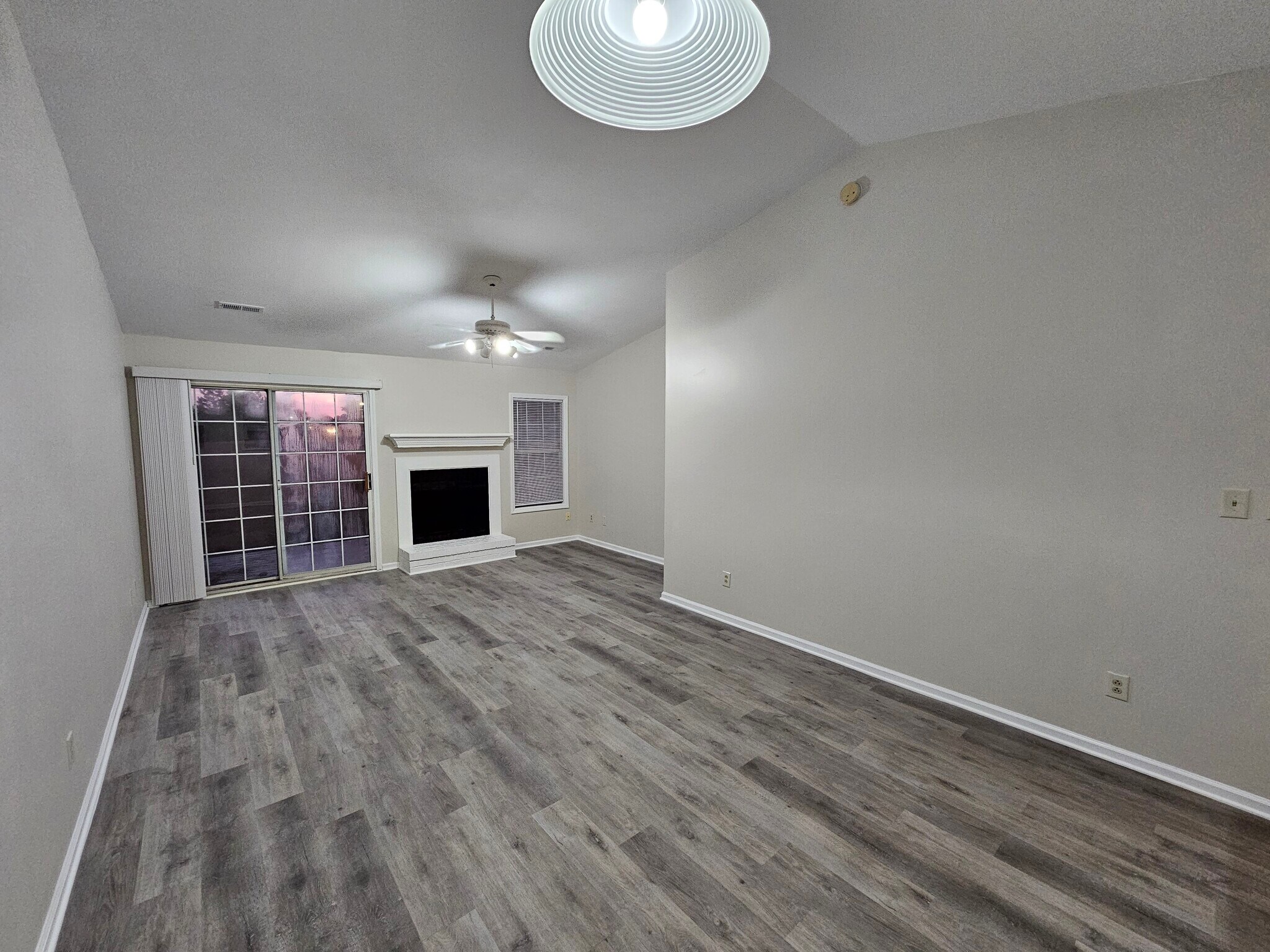 Living area - 102 Village Ct