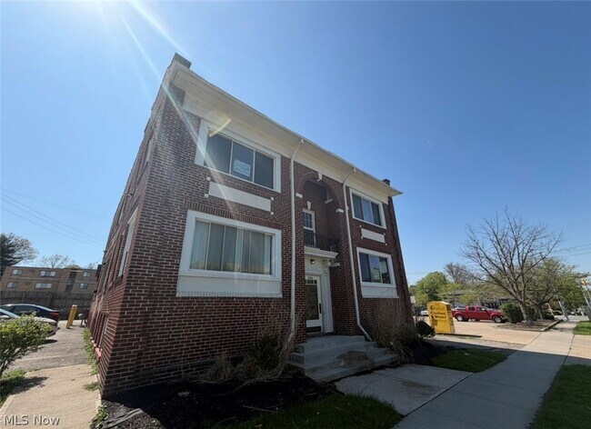 Building Photo - 3186 Euclid Heights Blvd