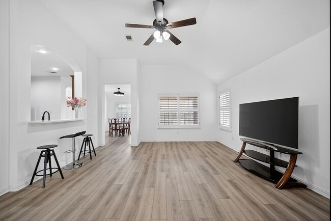 Building Photo - 2360 Collin Dr