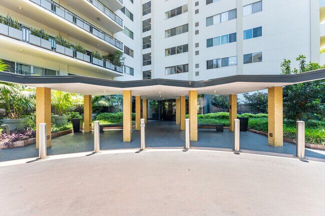 Valet Entrance - 1155 N La Cienega Blvd