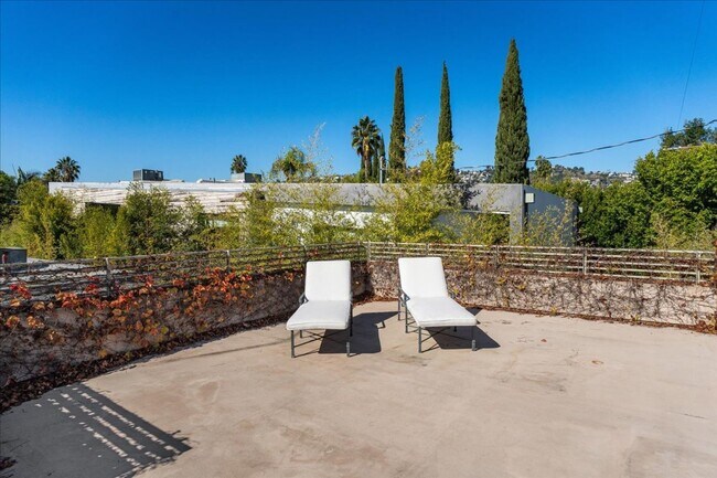 Building Photo - Modern 2BR Architectural + Rooftop in Prime West Hollywood