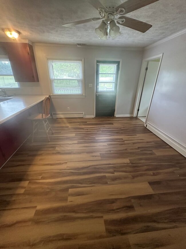 Building Photo - 3 BR 1.5 Bath brick rancher on 2 acres in Fairfield