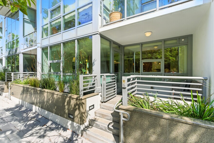 Building Photo - 420 Mission Bay Blvd N