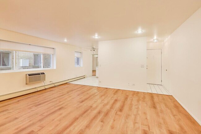 Building Photo - 5400 N Sheridan Rd