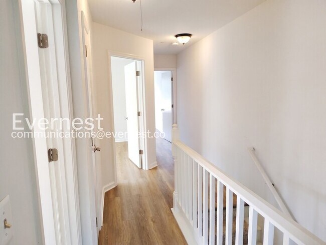 Building Photo - 3-Bed/2-Bath Modern Town Home with Fenced Yard!/Pet Friendly/Available Soon!