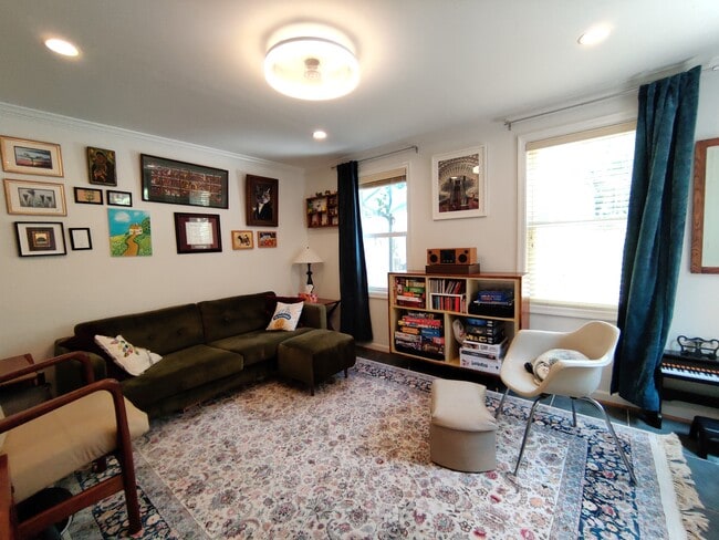Building Photo - 5837 Edgehill Dr