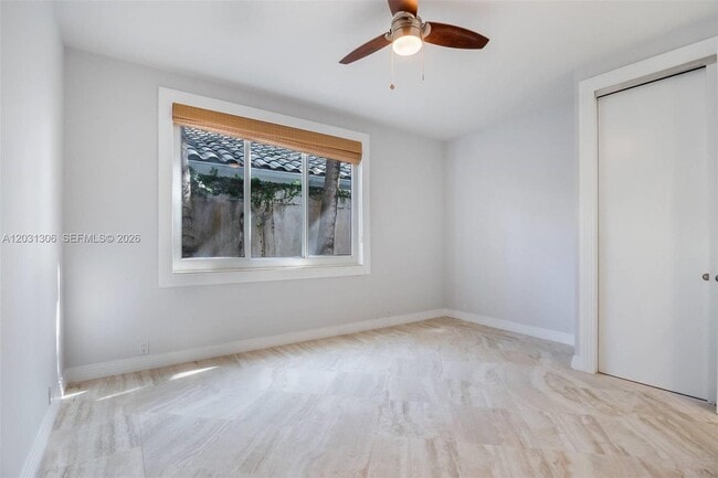 Building Photo - 4051 Ensenada Ave