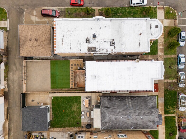 Building Photo - 5304 W Cornelia Ave