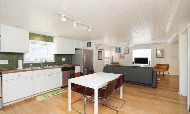 Building Photo - 1212 39th St