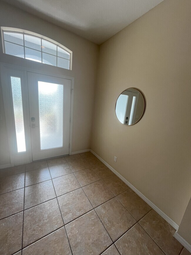 Building Photo - 4726 Claremont Park Dr